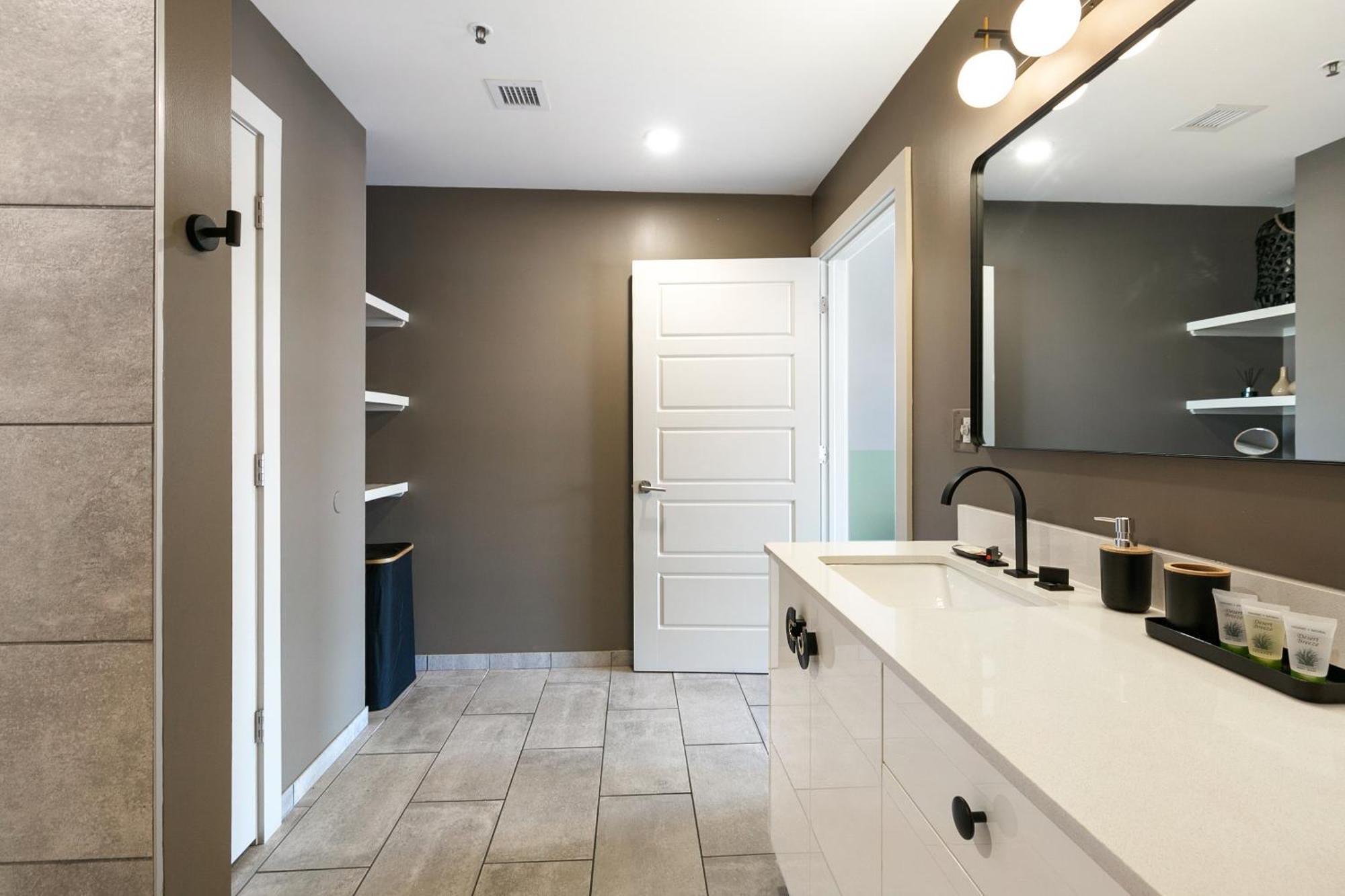 Luxury 2-Bedroom Condo Steps Away From The French Quarter 뉴올리언스 외부 사진