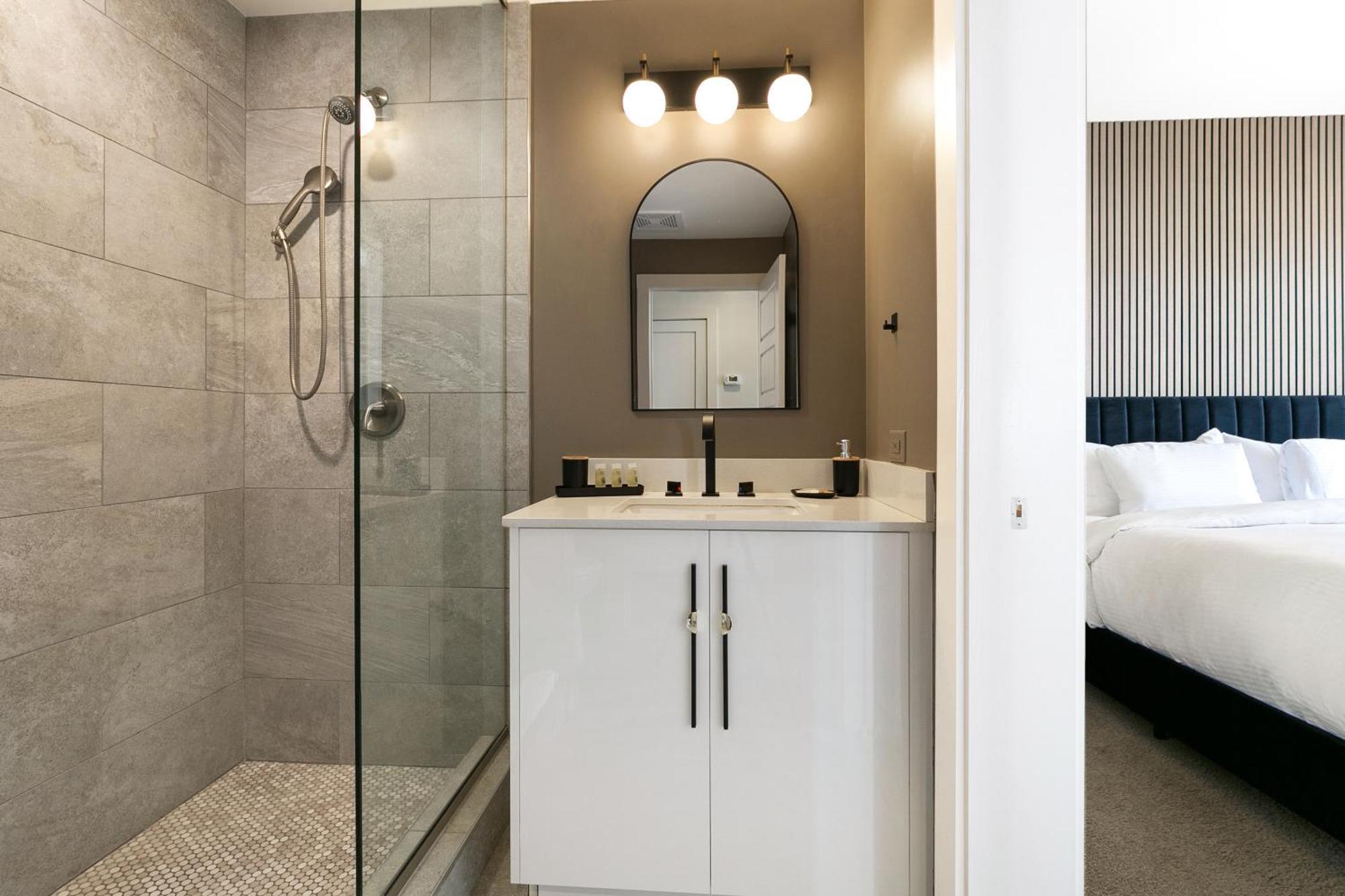 Luxury 2-Bedroom Condo Steps Away From The French Quarter 뉴올리언스 외부 사진