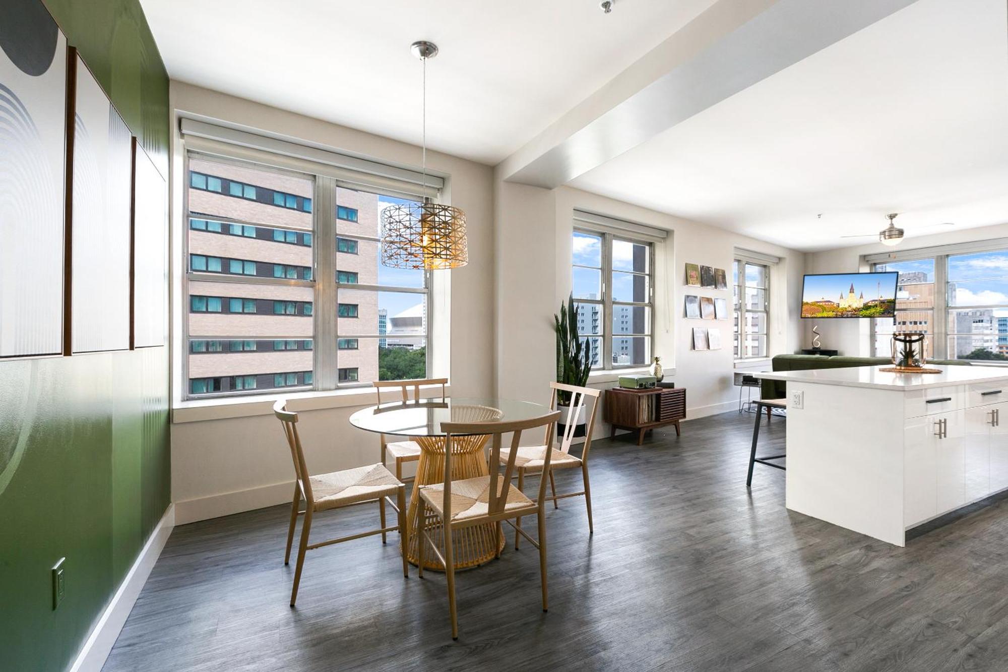 Luxury 2-Bedroom Condo Steps Away From The French Quarter 뉴올리언스 외부 사진