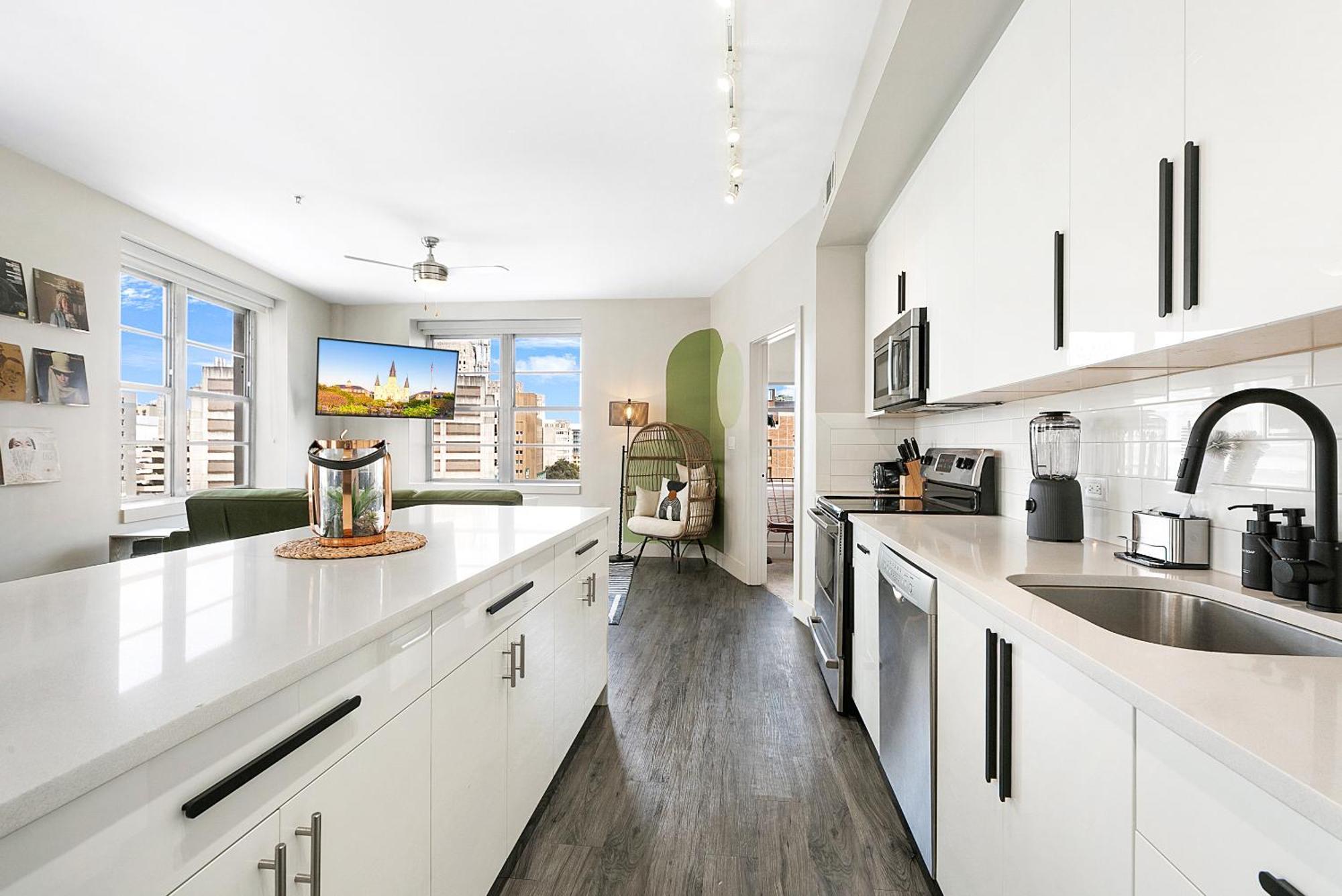 Luxury 2-Bedroom Condo Steps Away From The French Quarter 뉴올리언스 외부 사진